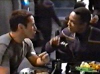 Familienbande oder Sternenflotte? Cross im Clinch mit Travis