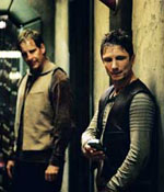 Handy verloren? Archer und Reed in R�ckholaktion.