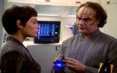 Nicht auf die leichte Schulter zu nehmen. T'Pol & Phlox.